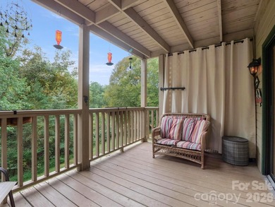 Well appointed 'turn-key' studio condo in Rumbling Bald At Lake - photo 15