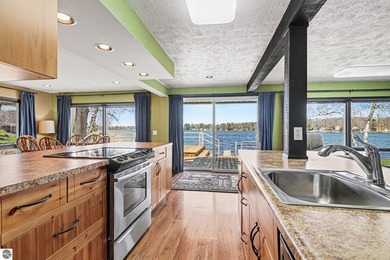 MOTIVATED SELLER!!!!!TURNKEY LAKEFRONT HOME ON ALL SPORTS LONG - photo 16