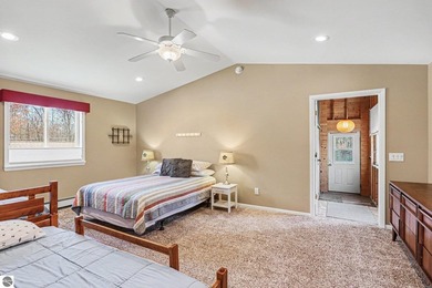 MOTIVATED SELLER!!!!!TURNKEY LAKEFRONT HOME ON ALL SPORTS LONG - photo 28