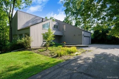 Lake Home For Sale in Bloomfield Hills, Michigan