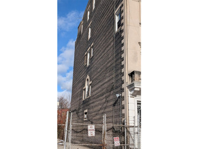 Multifamily building in need of gut renovation. Seven units - photo 2