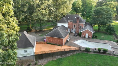Beautiful Home nestled in the trees on 4.5 acres at the end of a - photo 3