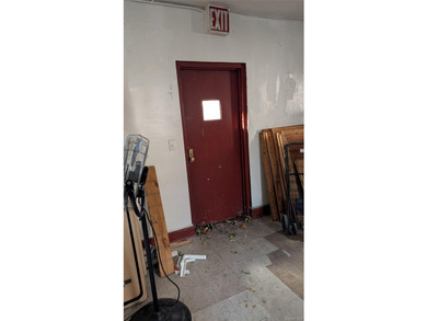 Multifamily building in need of gut renovation. Seven units - photo 7