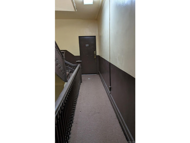 Multifamily building in need of gut renovation. Seven units - photo 8