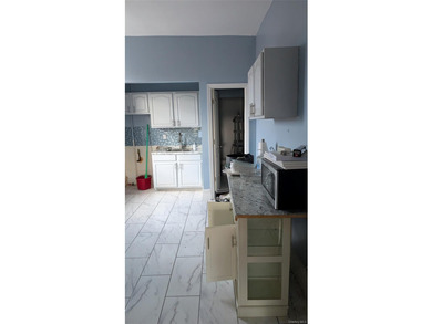 Multifamily building in need of gut renovation. Seven units - photo 10