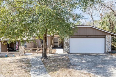 Enjoy low-maintenance Florida living in this beautifully - photo 1
