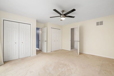 Beautifully renovated 2-bedroom, 2.5-bath townhouse in - photo 13