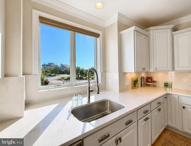 Perfectly positioned along the bay just moments from the beaches - photo 15