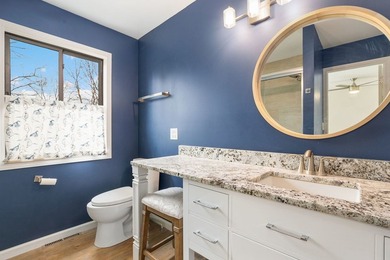 Beautifully renovated 2-bedroom, 2.5-bath townhouse in - photo 15