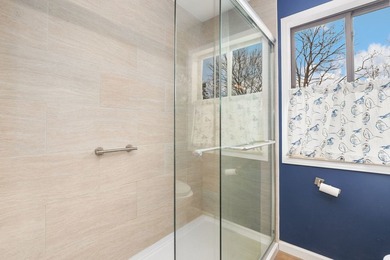 Beautifully renovated 2-bedroom, 2.5-bath townhouse in - photo 16