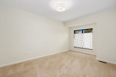 Beautifully renovated 2-bedroom, 2.5-bath townhouse in - photo 17