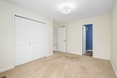 Beautifully renovated 2-bedroom, 2.5-bath townhouse in - photo 18