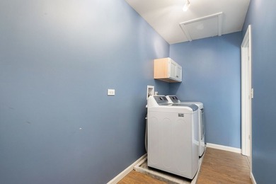 Beautifully renovated 2-bedroom, 2.5-bath townhouse in - photo 20