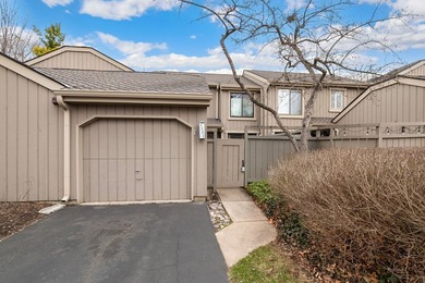 Beautifully renovated 2-bedroom, 2.5-bath townhouse in - photo 23