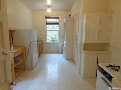 Middle floor 2 BR with parking. As you enter, you'll see the - photo 9