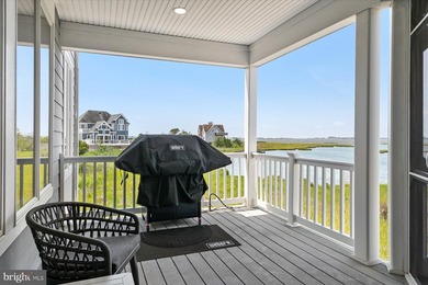Perfectly positioned along the bay just moments from the beaches - photo 30