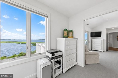 Perfectly positioned along the bay just moments from the beaches - photo 46