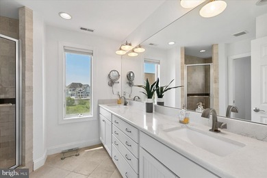 Perfectly positioned along the bay just moments from the beaches - photo 48