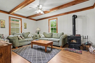 Vintage cottage directly across from Indian Lake, a 500 acre - photo 11