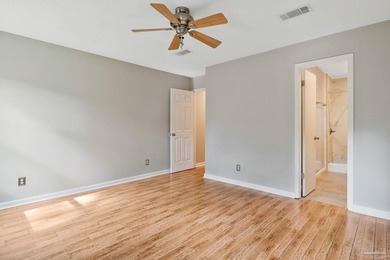 Discover the perfect blend of convenience and comfort in this - photo 21