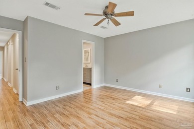 Discover the perfect blend of convenience and comfort in this - photo 22