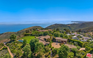 Tucked away behind gates atop the Malibu hills, this enchanting - photo 1