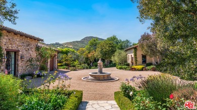Tucked away behind gates atop the Malibu hills, this enchanting - photo 8