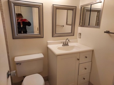 PET FRIENDLY! light filled corner unit - fully renovated with - photo 8