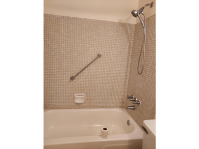 PET FRIENDLY! light filled corner unit - fully renovated with - photo 9