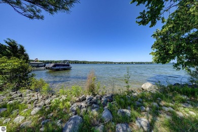 Create your dream home on this exceptional 0.70-acre waterfront - photo 2