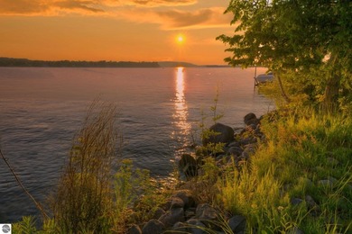 Create your dream home on this exceptional 0.70-acre waterfront - photo 4