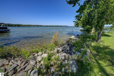 Create your dream home on this exceptional 0.70-acre waterfront - photo 9