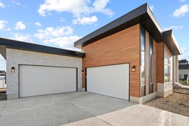 Welcome to this Ultra Modern home with amazing roof lines. Not - photo 7