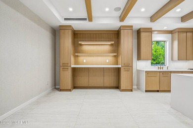Stunning custom new construction offering over 6,000 sq ft of - photo 17