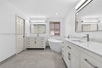 GORGEOUS LAKE FRONT HOME IN THE HIGHLY DESIRABLE GATED COMMUNITY - photo 34