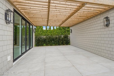 Stunning custom new construction offering over 6,000 sq ft of - photo 42