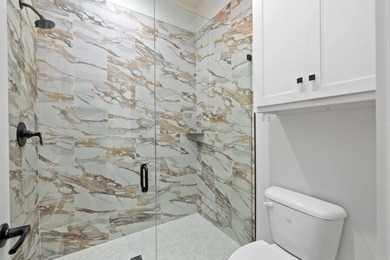 SPECTACULAR 2024 BUILDER'S DREAM WATERFRONT RETREAT IN GATED OAK - photo 20