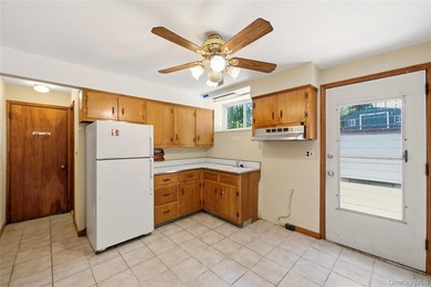 Opportunity knocks in Kings Park with this 3-bedroom, 1-bathroom - photo 23