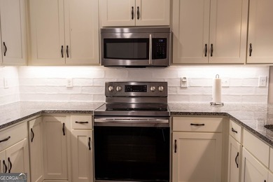 Welcome home to this amazing townhouse inside the city limits of - photo 27