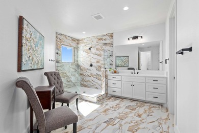 SPECTACULAR 2024 BUILDER'S DREAM WATERFRONT RETREAT IN GATED OAK - photo 32