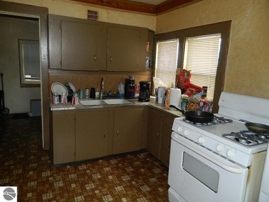 2 RESIDENCES, ONE A UP AND DOWN DUPLEX AND A SEPERATE BUNGALOW - photo 2