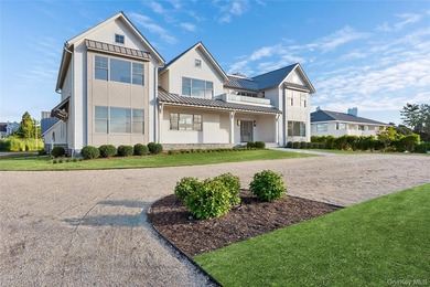 Private dockage with direct bay access. Waterfront estate just - photo 2