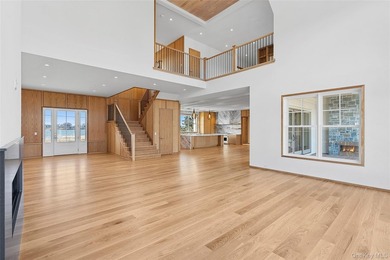 Private dockage with direct bay access. Waterfront estate just - photo 7