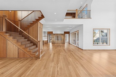 Private dockage with direct bay access. Waterfront estate just - photo 9