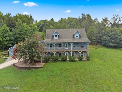 Beautiful Three Bedroom three and a half bath Lakeview and Lake - photo 1