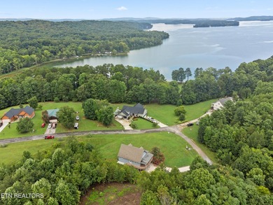 Beautiful Three Bedroom three and a half bath Lakeview and Lake - photo 5