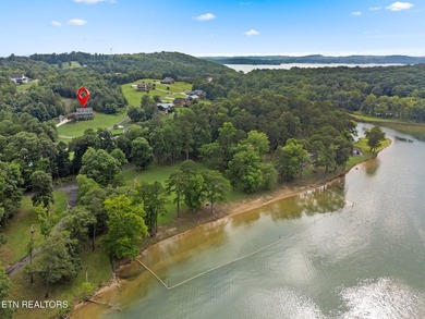 Beautiful Three Bedroom three and a half bath Lakeview and Lake - photo 7