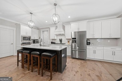 Harbor Club gated community. Gently lived in Craftsman style - photo 17