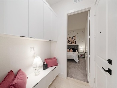 Amazing opportunity to purchase this furnished model home with - photo 17