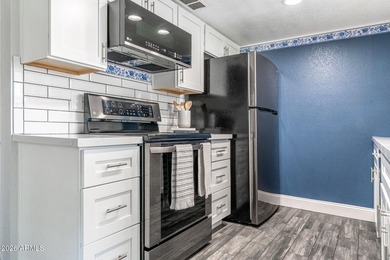 Beautifully maintained 2 bedroom, 2 bathroom home thoughtfully - photo 19
